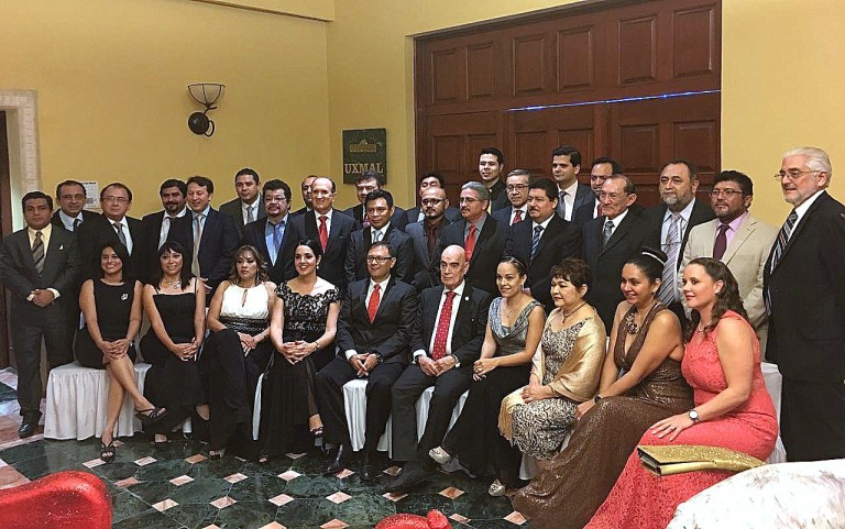 Cambio de mesa directiva 2017-2018 y fiesta navideña